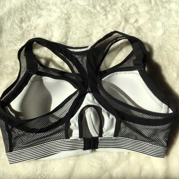 Incredible by Victoria’s Secret Sport Bra - Picture 2 of 3